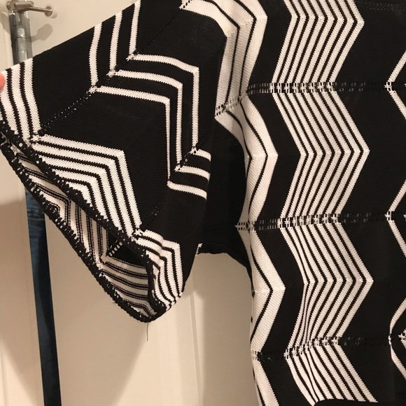 Black & white top size M - Picture 3 of 3